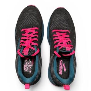 Brooks Women's Black and Hot Pink Running Sneakers